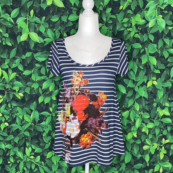 SHORT-SLEEVE TUNIC TOP W/ STRIPES & FLORAL DESIGN · SIZE S · FOREVER 21 - Picture 5 of 5